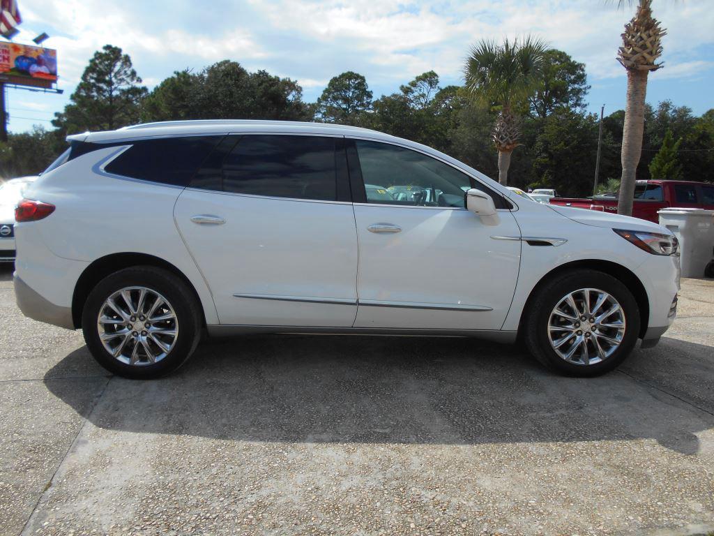 2021 Buick Enclave Essence's photo