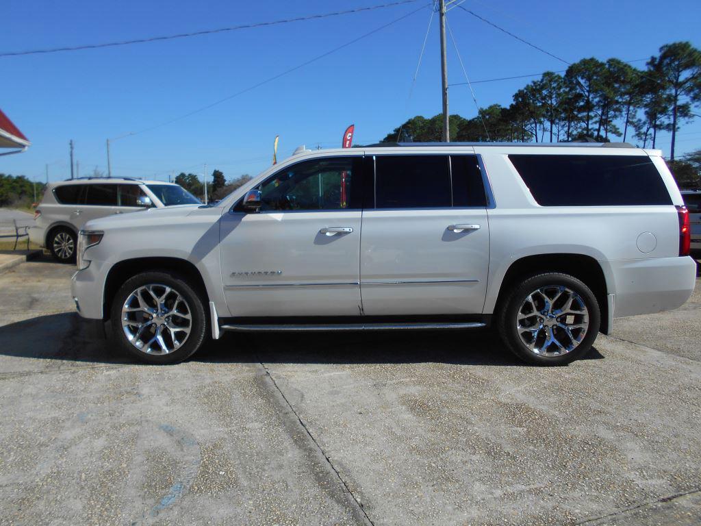 2019 Chevrolet Suburban Premier's photo