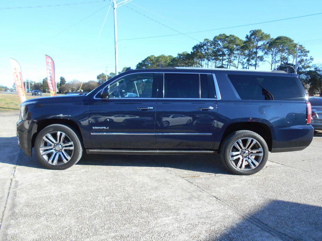 2019 GMC Yukon XL Denali's photo